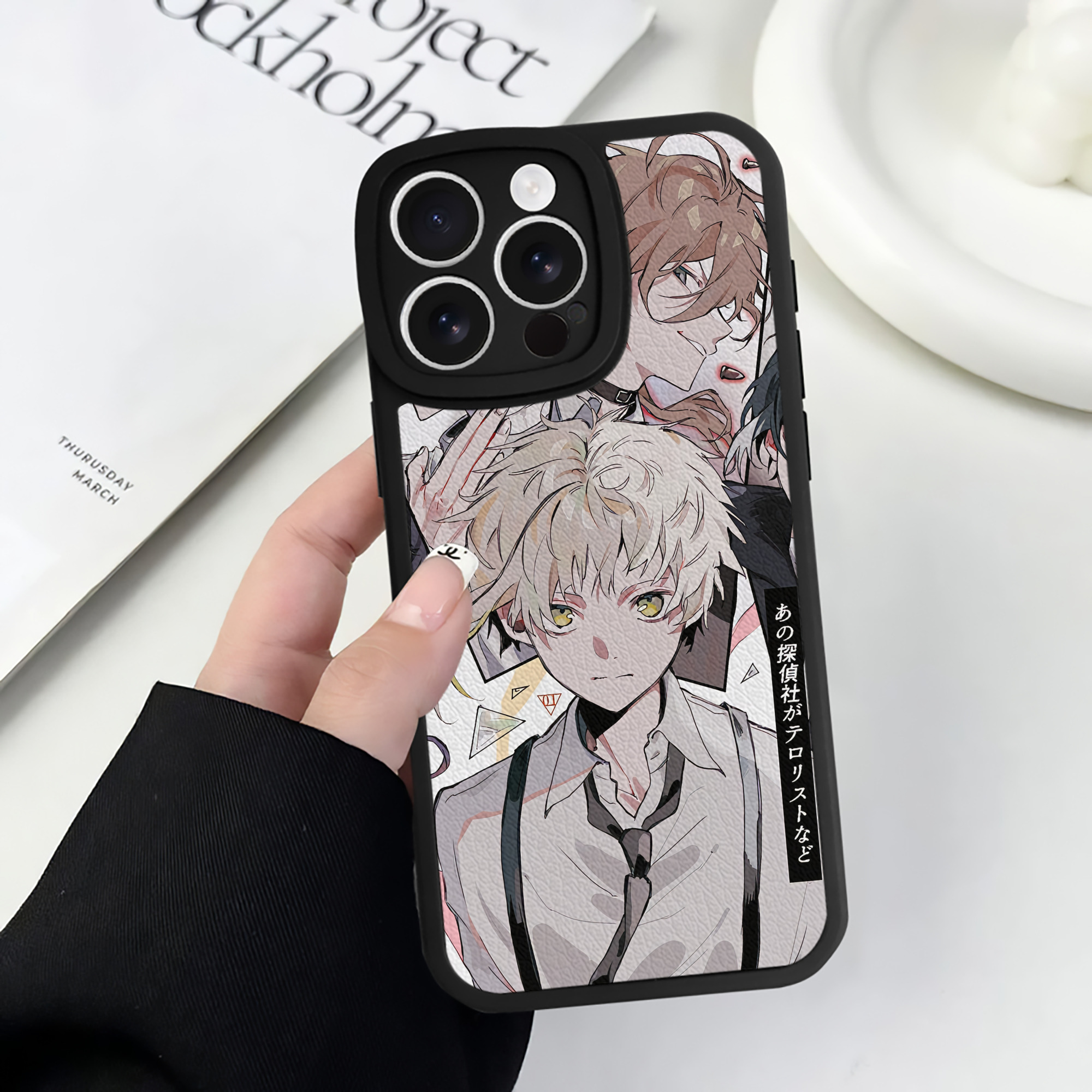 （画像用） 文豪ストレイドッグス Bungo Stray Dogs 【iPhone 16シリーズ対応】シリコンスマホケース（レザー調） 材質：シリコン